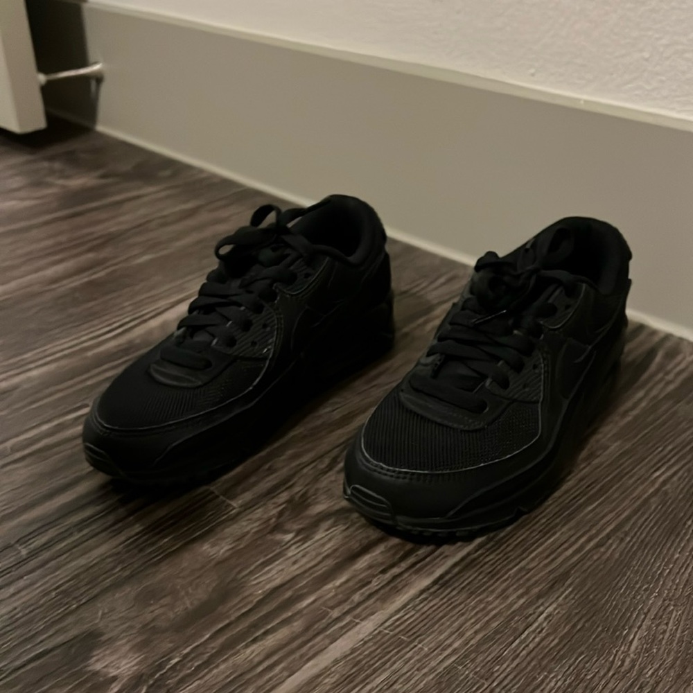 all black nike air max 90’s